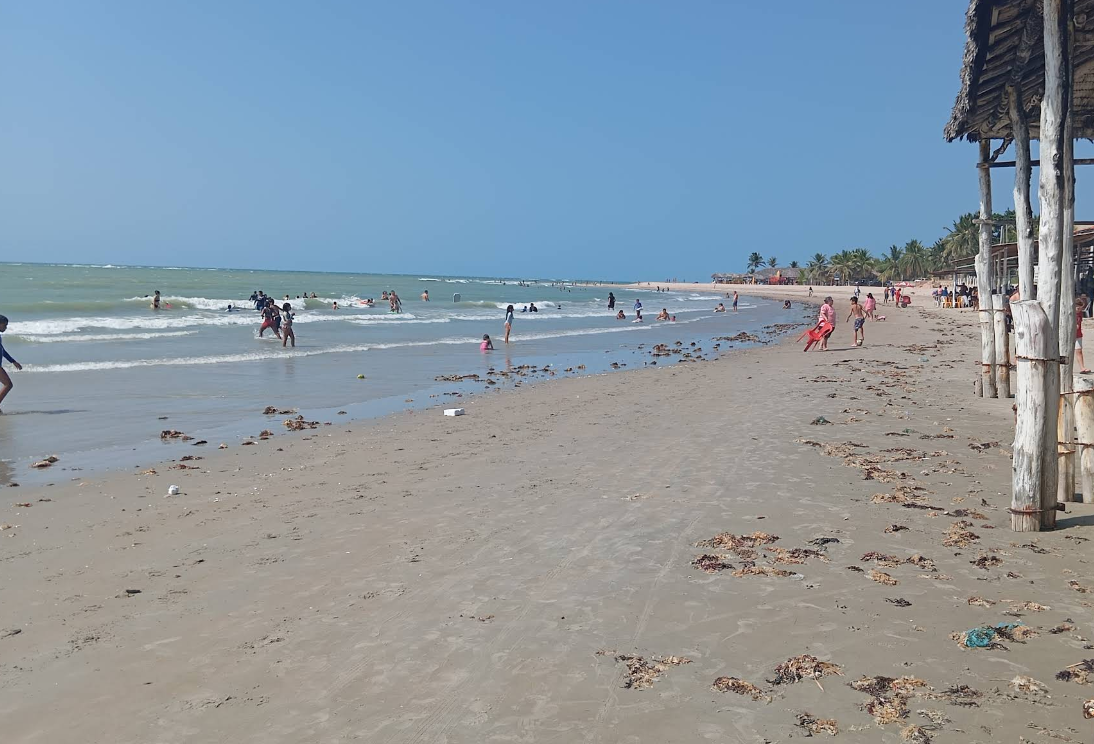 Turistas aproveitado a Praia do Coqueiro