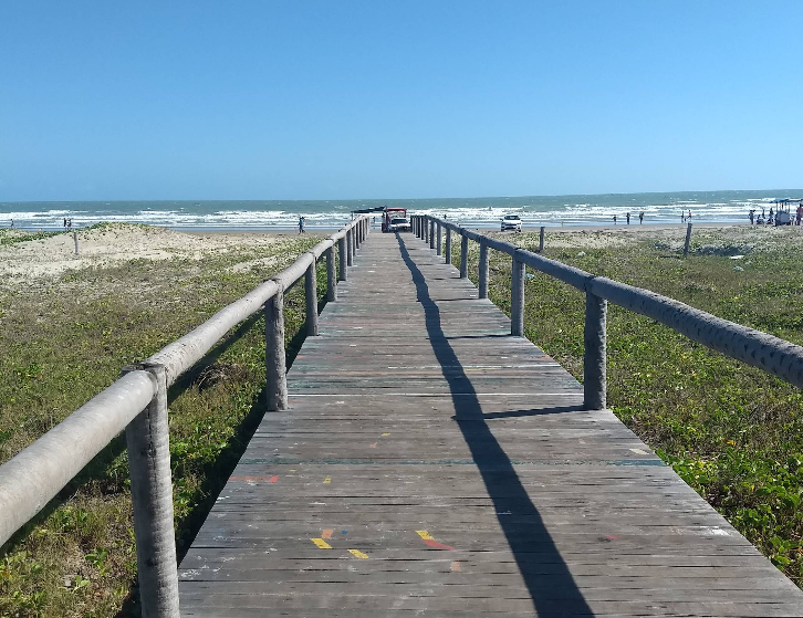 Calçadão até o encontro do mar em Atalaia