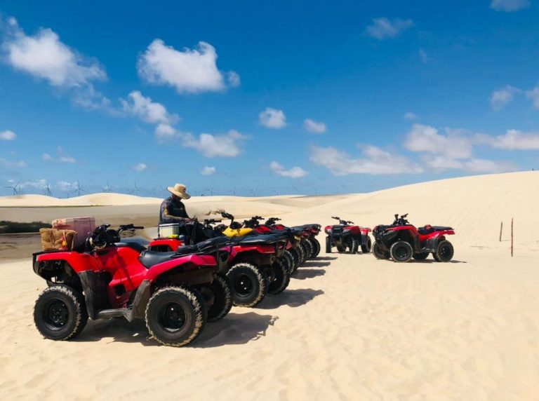 Passeio de quadriciclo pelos Lençóis Maranhenses
